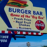 Foto tomada en Burger Bar  por John K. el 10/15/2012