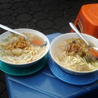 Photo taken at Mie Kocok by Mochamad Nur N. on 10/27/2012