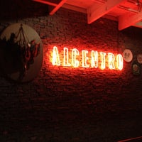 Foto tirada no(a) Alcentro Cafe Bistro por Luis C. em 9/14/2012