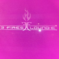 Foto tirada no(a) 3 Fires Lounge por Leslie F. em 3/1/2013