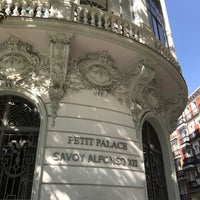 Photo taken at Petit Palace Savoy Alfonso XII by Chick E. on 9/26/2017