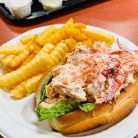 Das Foto wurde bei Courthouse Seafood Restaurant von Allen C. am 10/14/2022 aufgenommen