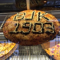 Foto diambil di Pizza oleh Gülşen B. pada 9/24/2016