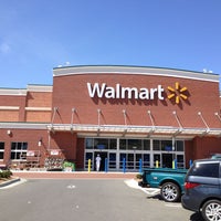 Photo taken at Walmart Supercenter by Marúsia F. on 4/14/2013