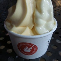 7/16/2014에 Jes T.님이 Golden Spoon Frozen Yogurt에서 찍은 사진