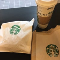 Photo taken at Starbucks by ᴡ T. on 1/31/2017