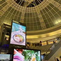 Foto diambil di Brent Cross Shopping Centre oleh Brijesh T. pada 3/3/2022