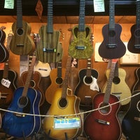 Photo taken at Rockin&amp;#39; Robin Guitars &amp;amp; Music by Luisger L. on 9/24/2015