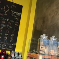4/16/2018 tarihinde Kemal Ç.ziyaretçi tarafından Dopamine Coffee Shop'de çekilen fotoğraf