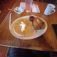 Photo taken at Roscoe&amp;#39;s House of Chicken and Waffles by Duncan P. on 6/2/2023