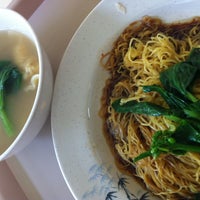 Photo taken at Wah Kee Noodles 華記麺食品 by Eddie S. on 4/18/2013