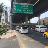 Photo taken at Rama VI Road by Thosaphon C. on 4/20/2016