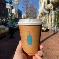 Photo taken at Blue Bottle Coffee by Sopitas on 12/15/2019