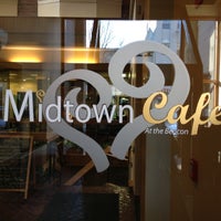 รูปภาพถ่ายที่ Midtown Cafe at the Beacon โดย Midtown Cafe at the Beacon เมื่อ 11/19/2013