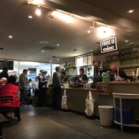 Foto diambil di Selland&amp;#39;s Market-Café oleh Lawrence R. pada 1/30/2017