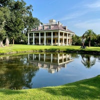 Photo taken at Houmas House Plantation and Gardens by Lawrence R. on 6/25/2022