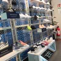 Remo Siempre comerciante adidas Store - Hackenviertel - 4 tips de 539 visitantes