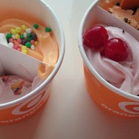 8/22/2013에 Jessica R.님이 Orange Leaf Frozen Yogurt에서 찍은 사진