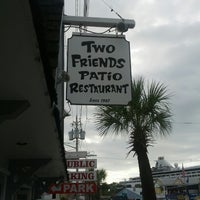 Foto tirada no(a) Two Friends Patio Restaurant por Jarix em 12/24/2012
