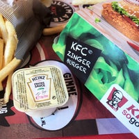 Foto diambil di KFC oleh Elif pada 7/11/2018