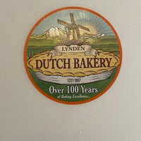 Foto diambil di Lynden Dutch Bakery oleh David D. pada 8/12/2023