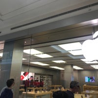 Photo taken at Apple Hornsby by Alex R. on 12/8/2018
