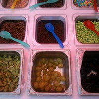รูปภาพถ่ายที่ SnobY Frozen Yogurt Zone โดย Eduardo B. เมื่อ 12/13/2012
