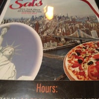 Foto scattata a Sal&amp;#39;s  New York Pizza da Carrie il 9/29/2012
