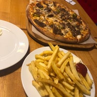 Photo taken at İzabella Pizza by Havva Ö. on 11/18/2021