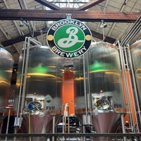 Foto tirada no(a) Brooklyn Brewery por Adrian N. em 8/22/2023