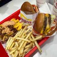 Photo taken at In-N-Out Burger by Chongho L. on 7/9/2023