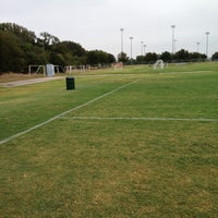 Foto tomada en R.E. Good Soccer Complex  por Nikki W. el 9/15/2012