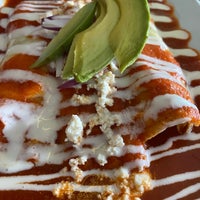 Foto diambil di Pachuco Restaurante oleh Luis P. pada 2/21/2020