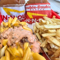 Photo taken at In-N-Out Burger by Luis P. on 8/24/2022