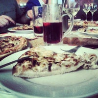 Photo prise au Pizzeria Casa Mia par Ricardo O. le3/28/2013