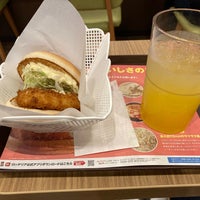 Photo taken at Lotteria by 諒 on 11/7/2021