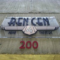 รูปภาพถ่ายที่ Ren Cen 4 โดย Adrienne M. เมื่อ 11/23/2012