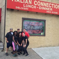 Das Foto wurde bei Italian Connection Pizza von Italian Connection Pizza am 10/1/2016 aufgenommen