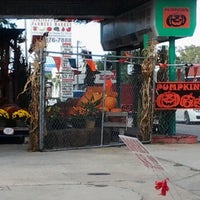 Foto scattata a Tampa Bay Farmers Market da Cassie G. il 10/24/2012
