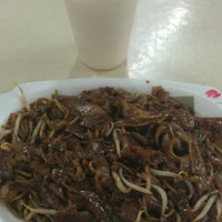 Photo taken at Fengshan Centre Temporary Food Centre by Gavan S. on 11/11/2012