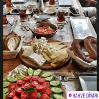 รูปภาพถ่ายที่ Kahve Diyarı โดย Tarık U. เมื่อ 4/7/2019