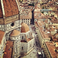 Photo taken at Cattedrale di Santa Maria del Fiore by Yulia T. on 5/10/2013