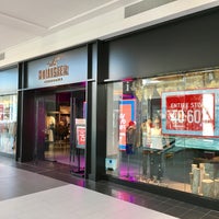 Hollister In Roosevelt Field Mall Luxembourg, SAVE 50% 