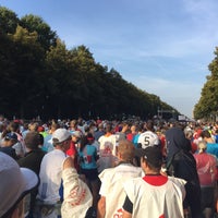 Photo taken at BMW Berlin-Marathon by Michael P. on 9/25/2016