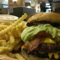 Foto tomada en Chicago Hot Dog Co.  por IN the Loop T. el 3/20/2013