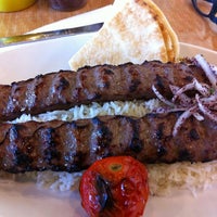 Foto tomada en Shish Mediterranean Cuisine - Taste of Istanbul  por Chris L. el 11/3/2012