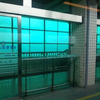 Photo taken at 石龙站 Shilong Railway Station by Костя В. on 5/8/2013