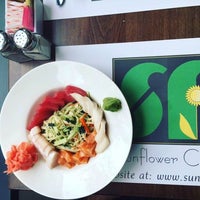 10/5/2016 tarihinde Sunflower Cafe - Lawrenceziyaretçi tarafından Sunflower Cafe - Lawrence'de çekilen fotoğraf