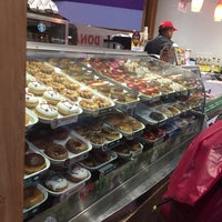 Photo taken at Krispy Kreme by Ricardo M. on 11/5/2016