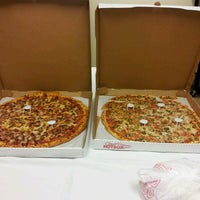 Foto tomada en New York Pizza Faktory (Halal)  por Jed D. el 10/1/2012